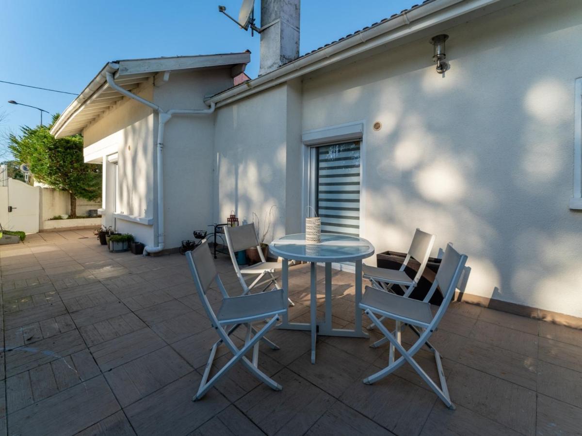 Maison Familiale A Avec Climatisation - Fr-1-319-420 Holiday home *